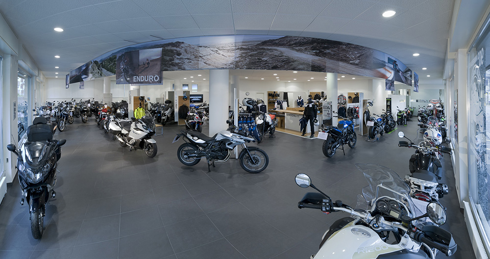 Мотосалон акула. Мотосалон BMW. BMW Motorrad shop. Мотосалон Nort. Интерьер мотосалона.